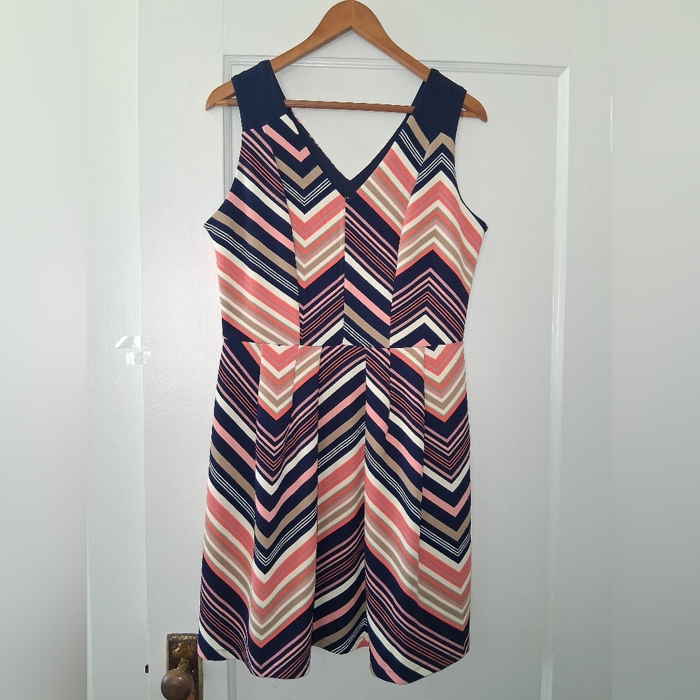 Enfocus Studio Chevron Sleeveless Dress | Size 12 | V‑Neck | Stretch Knit